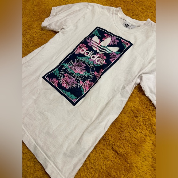 🎉🚨HP!!🚨🎉 Adidas Floral Print T-Shirt - Picture 3 of 6